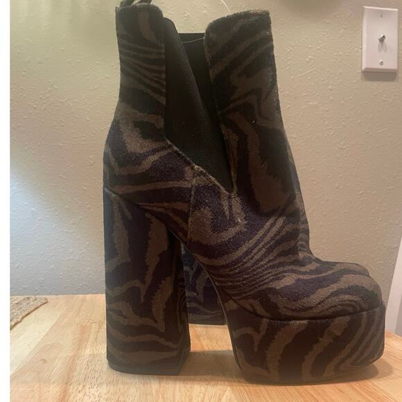 Jessica Simpson Shamira Stretch Platform Chelsea Boots, S99 - Picture 3 of 8